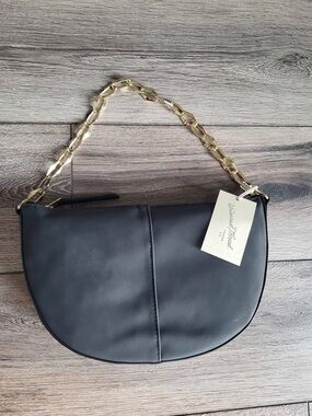 Universal thread shoulder bag